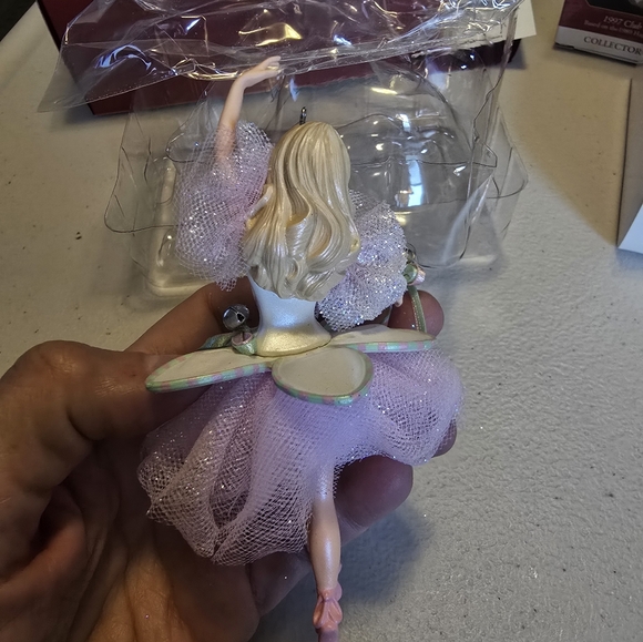 Peppermint Candy Cane, Barbie, 5", Posed en pointe, Ornament dated 2004 - Picture 5 of 5